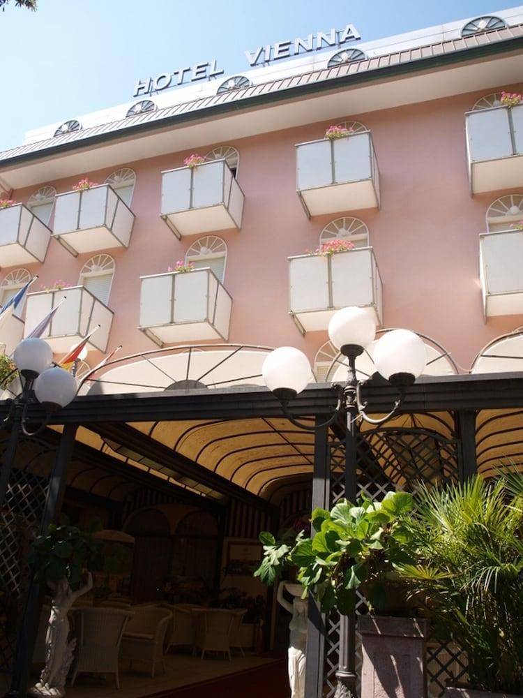 Hotel Vienna Ostenda E Ristorante Il Danubio Rimini Exteriör bild