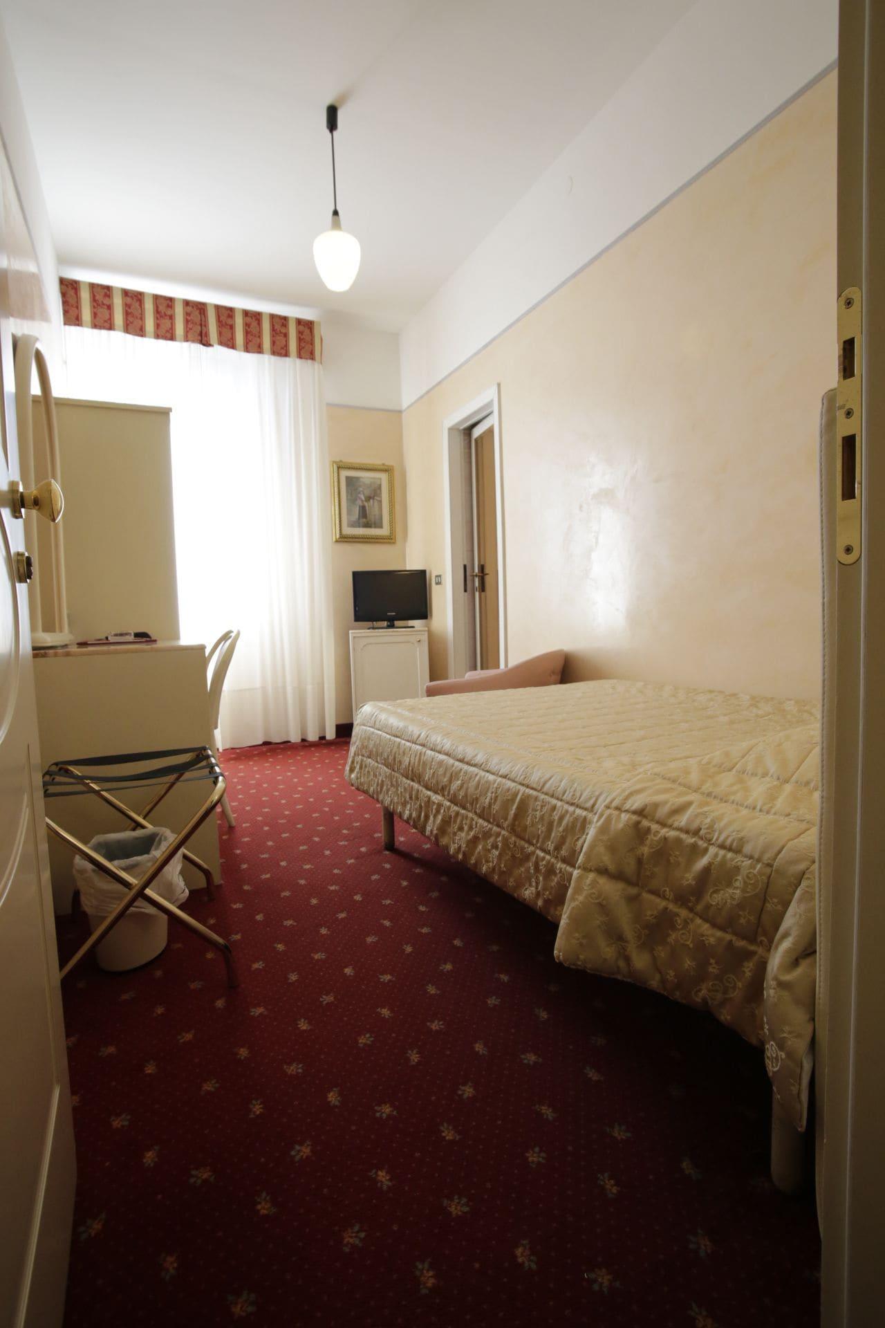 Hotel Vienna Ostenda E Ristorante Il Danubio Rimini Exteriör bild
