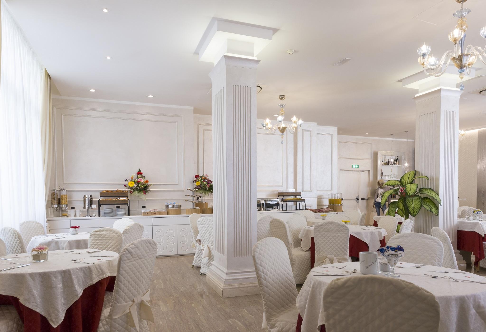 Hotel Vienna Ostenda E Ristorante Il Danubio Rimini Exteriör bild