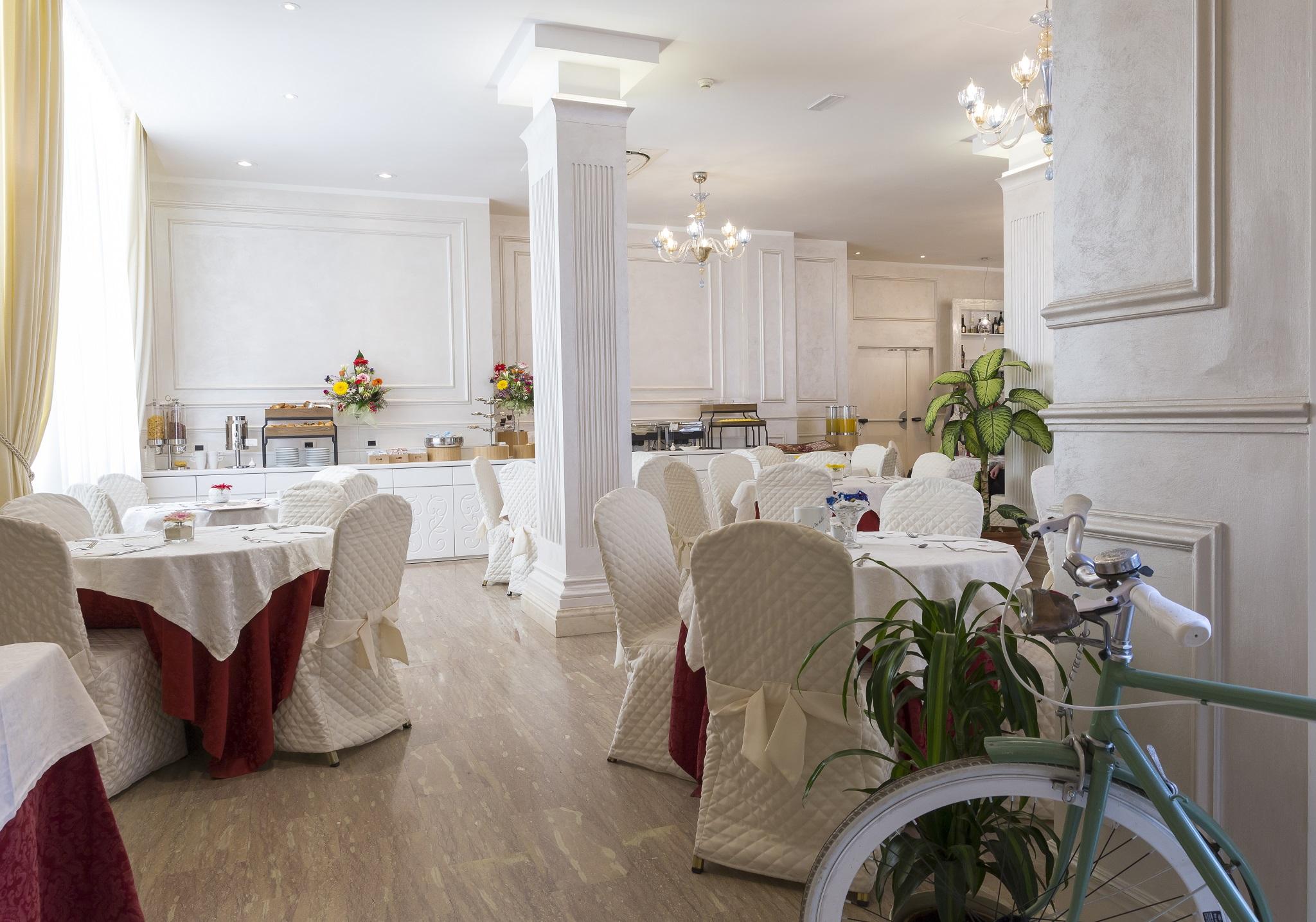 Hotel Vienna Ostenda E Ristorante Il Danubio Rimini Exteriör bild