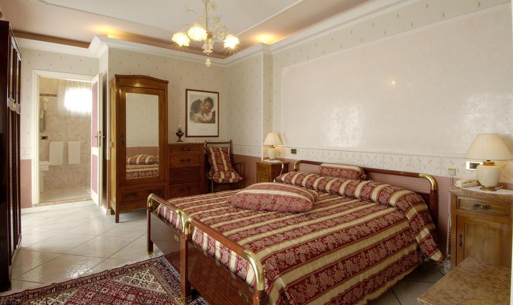 Hotel Vienna Ostenda E Ristorante Il Danubio Rimini Exteriör bild