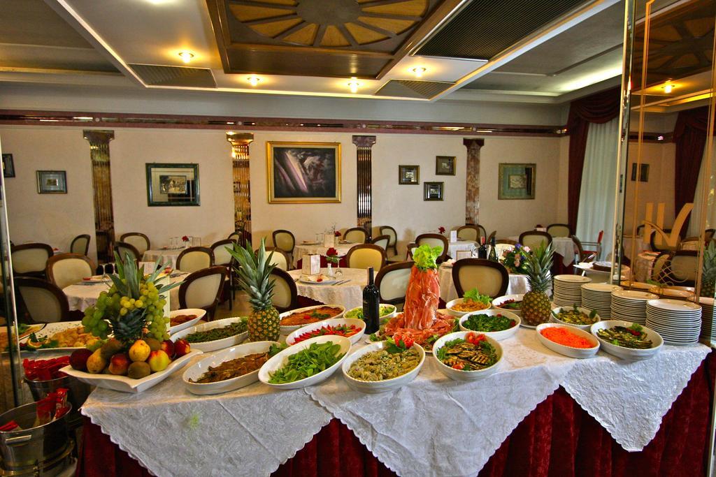 Hotel Vienna Ostenda E Ristorante Il Danubio Rimini Exteriör bild