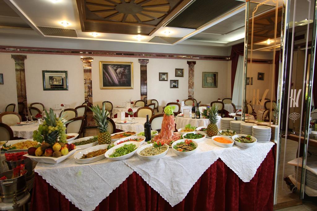 Hotel Vienna Ostenda E Ristorante Il Danubio Rimini Exteriör bild