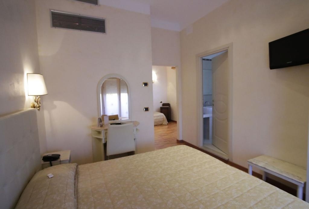 Hotel Vienna Ostenda E Ristorante Il Danubio Rimini Exteriör bild